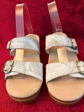 Dansko Sophie White Distressed Leather Slip On Sandal Sz 40 (9/9.5)